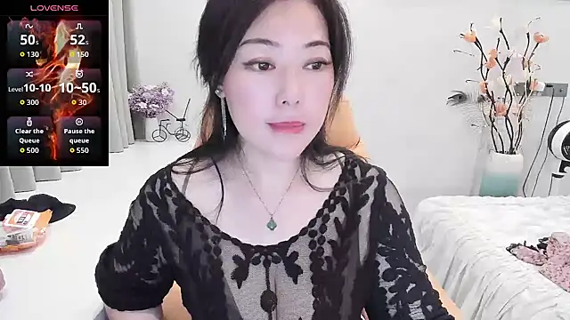 Snapshot of Crystal_Wings chatting on September 10, 2025, 2:06 pm Crystal Wings online show from September 10, 2025, 2:06 pm