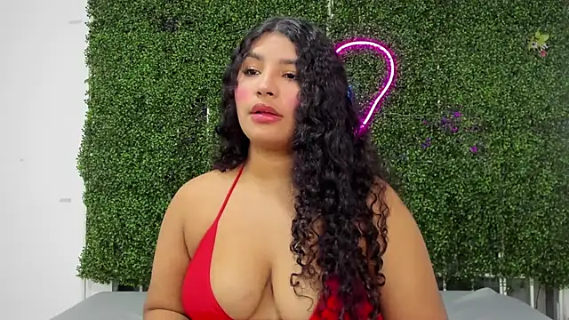 valentina 0  online show from November 26, 2025, 10:11 pm