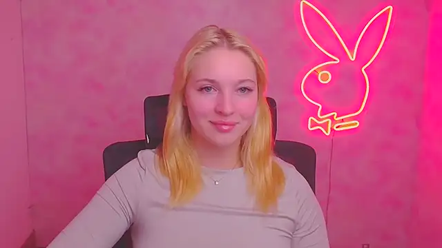 Snapshot of Milka_kiss_ chatting on October 8, 2025, 5:49 am Milka kiss online show from October 8, 2025, 5:49 am