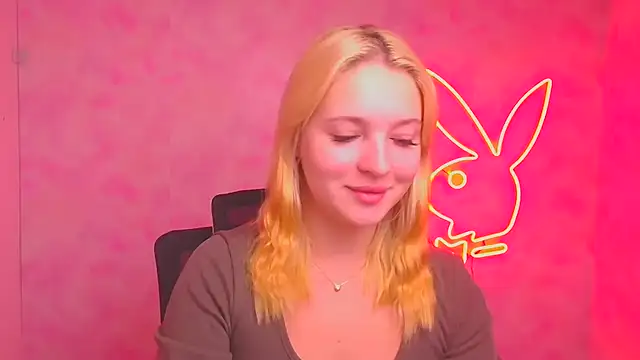 Snapshot of Milka_kiss_ chatting on October 17, 2025, 5:43 am Milka kiss online show from October 17, 2025, 5:43 am