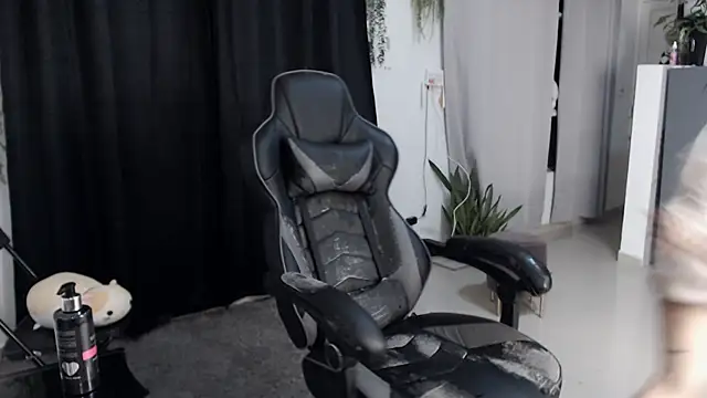 Snapshot of liz-beths chatting on February 3, 2026, 7:46 am liz-beths online show from February 3, 2026, 7:46 am