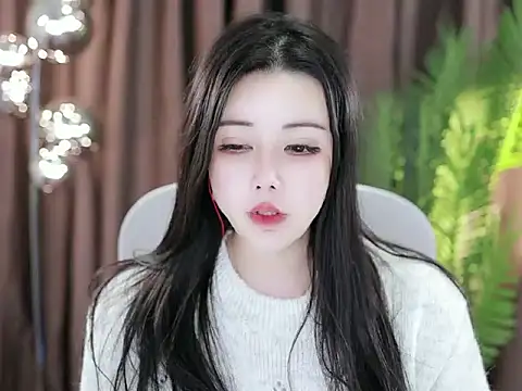 Qiaoqiao  online show from January 11, 2025, 6:12 pm