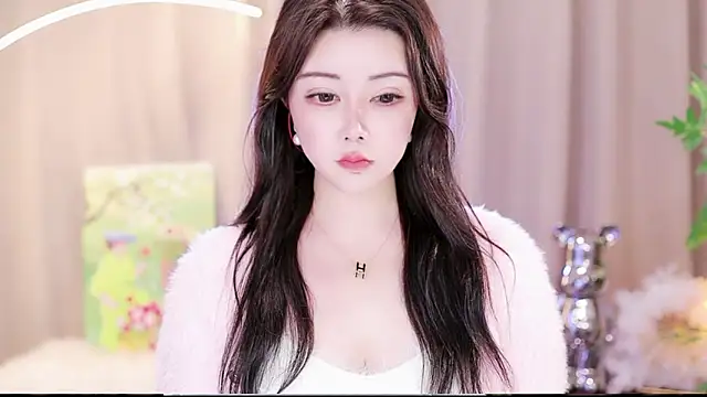 Qiaoqiao  online show from January 13, 2025, 3:36 pm