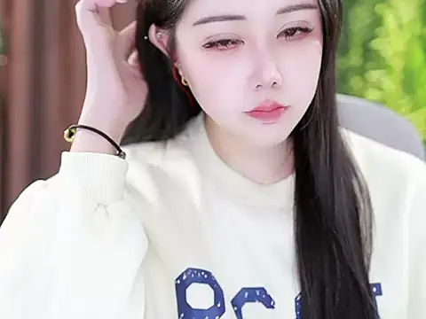 Qiaoqiao  online show from January 15, 2025, 10:49 am