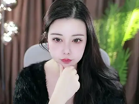 Qiaoqiao  online show from January 17, 2025, 5:08 pm