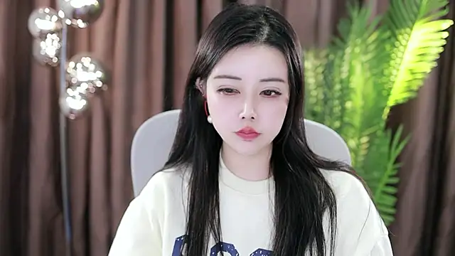 Qiaoqiao  online show from January 21, 2025, 5:20 pm