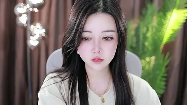 Qiaoqiao  online show from January 23, 2025, 1:24 pm