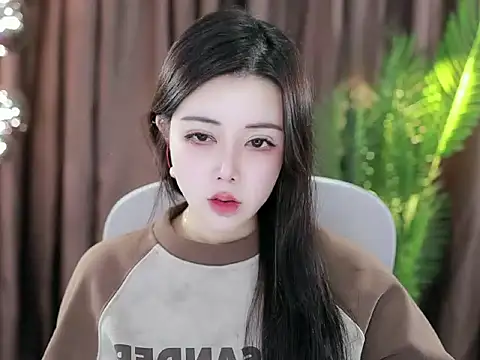 Qiaoqiao  online show from January 24, 2025, 4:39 pm