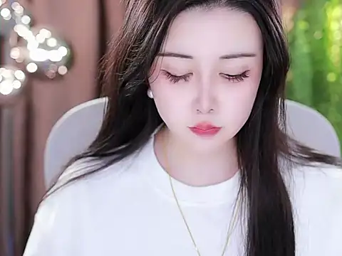 Qiaoqiao  online show from February 17, 2025, 4:59 pm