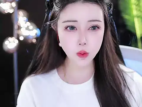 Qiaoqiao  online show from March 12, 2025, 7:35 am