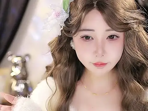 Qiaoqiao  online show from September 17, 2025, 5:03 pm