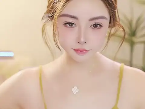 Qiaoqiao  online show from May 6, 2026, 4:01 pm