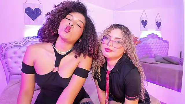 NiaColusi online show from February 5, 2025, 8:04 pm