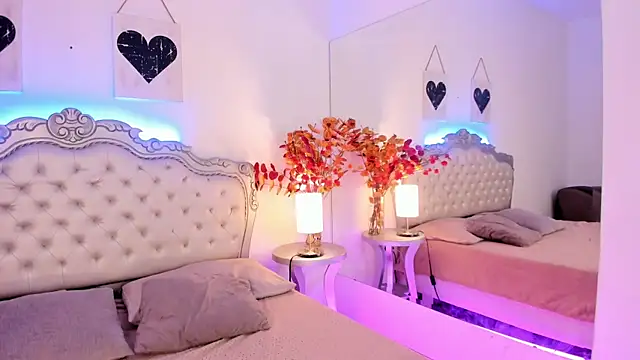 NiaColusi online show from September 30, 2025, 7:52 pm