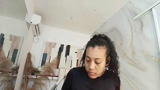 Snapshot of flavia_cruz chatting on June 17, 2026, 12:29 pm flavia cruz online show from June 17, 2026, 12:29 pm