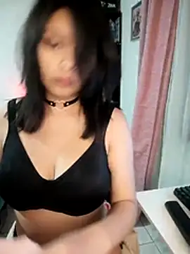 Snapshot of mia__katt chatting on January 1, 2025, 8:45 am mia katt online show from January 1, 2025, 8:45 am