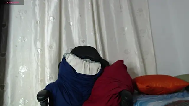 Snapshot of tizziano_castillo_ chatting on January 9, 2025, 1:50 am tizziano castillo online show from January 9, 2025, 1:50 am