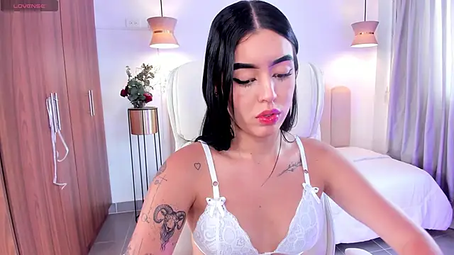 Snapshot of zoee_jackson chatting on February 19, 2025, 6:43 pm zoee jackson online show from February 19, 2025, 6:43 pm