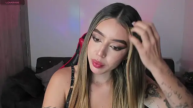 zoee jackson online show from November 23, 2025, 4:45 am