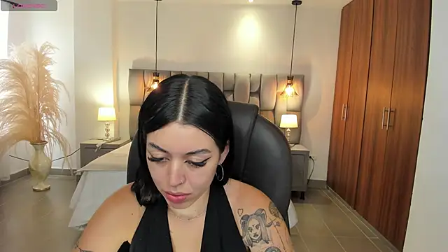 zoee jackson online show from August 3, 2026, 6:55 pm