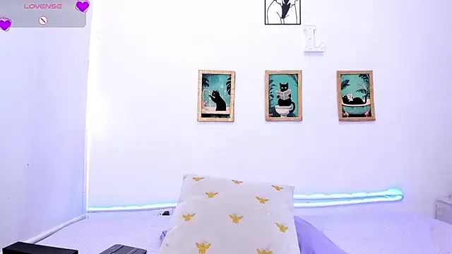 LilitRobins online show from February 6, 2026, 8:56 pm