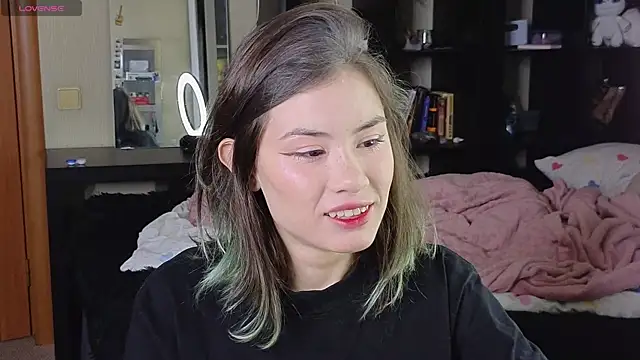 Snapshot of alicekiit chatting on October 4, 2025, 5:05 am alicekiit online show from October 4, 2025, 5:05 am