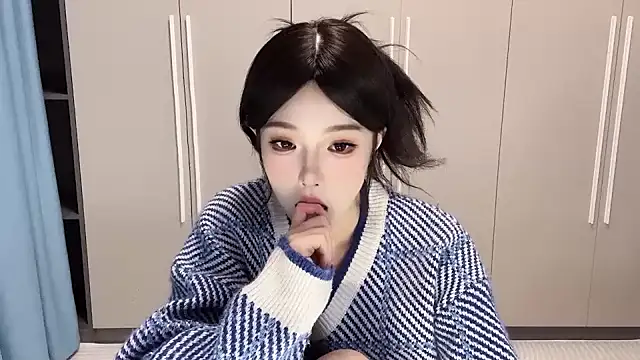 Q-ing online show from November 8, 2025, 1:11 pm