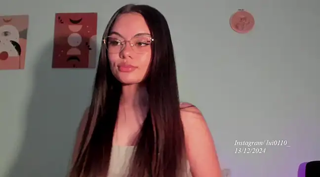 Snapshot of Luisa0110 chatting on December 13, 2024, 10:45 pm Luisa0110 online show from December 13, 2024, 10:45 pm