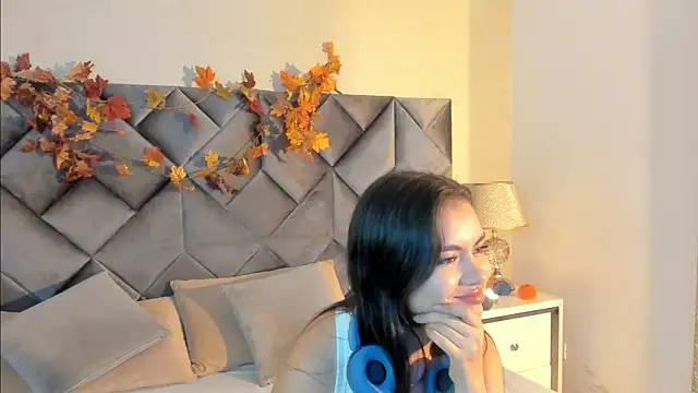 Snapshot of Luisa0110 chatting on October 16, 2025, 8:21 pm Luisa0110 online show from October 16, 2025, 8:21 pm