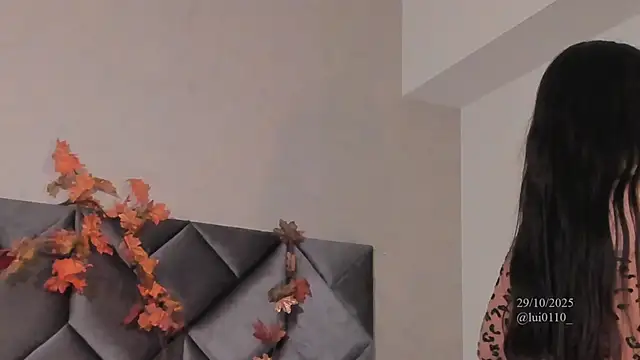 Snapshot of Luisa0110 chatting on October 29, 2025, 7:26 pm Luisa0110 online show from October 29, 2025, 7:26 pm