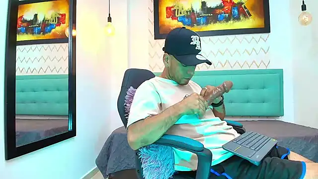 Snapshot of Andrey_u92 chatting on January 26, 2025, 7:41 pm Andrey u92 online show from January 26, 2025, 7:41 pm