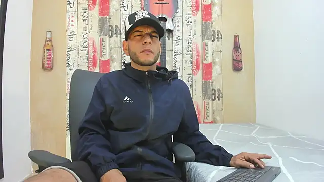 Snapshot of Andrey_u92 chatting on February 8, 2025, 10:07 am Andrey u92 online show from February 8, 2025, 10:07 am