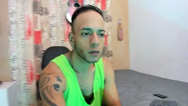 Snapshot of Andrey_u92 chatting on February 18, 2025, 7:52 pm Andrey u92 online show from February 18, 2025, 7:52 pm