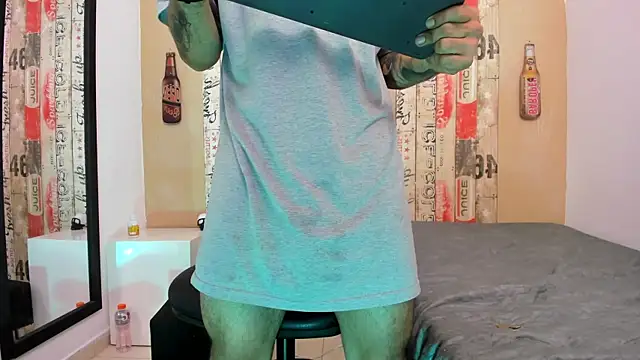 Snapshot of Andrey_u92 chatting on February 19, 2025, 3:17 am Andrey u92 online show from February 19, 2025, 3:17 am