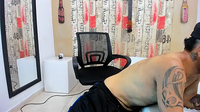 Snapshot of Andrey_u92 chatting on February 21, 2025, 12:16 am Andrey u92 online show from February 21, 2025, 12:16 am