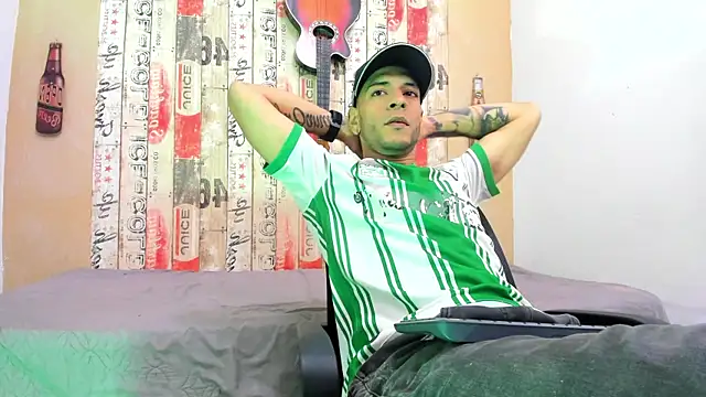 Snapshot of Andrey_u92 chatting on March 4, 2025, 8:05 pm Andrey u92 online show from March 4, 2025, 8:05 pm