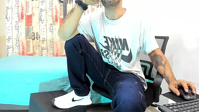 Snapshot of Andrey_u92 chatting on March 12, 2025, 10:39 pm Andrey u92 online show from March 12, 2025, 10:39 pm