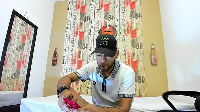 Snapshot of Andrey_u92 chatting on March 21, 2025, 10:50 pm Andrey u92 online show from March 21, 2025, 10:50 pm