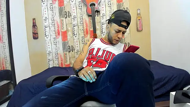 Snapshot of Andrey_u92 chatting on March 23, 2025, 4:38 am Andrey u92 online show from March 23, 2025, 4:38 am