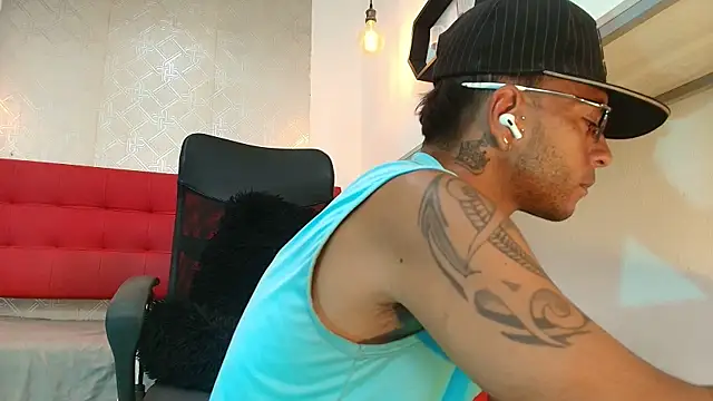 Snapshot of Andrey_u92 chatting on September 19, 2025, 7:36 pm Andrey u92 online show from September 19, 2025, 7:36 pm