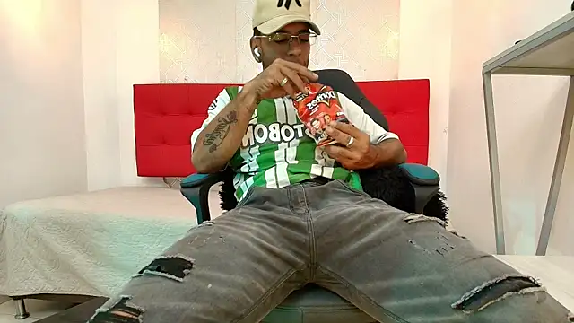 Snapshot of Andrey_u92 chatting on September 21, 2025, 8:43 pm Andrey u92 online show from September 21, 2025, 8:43 pm