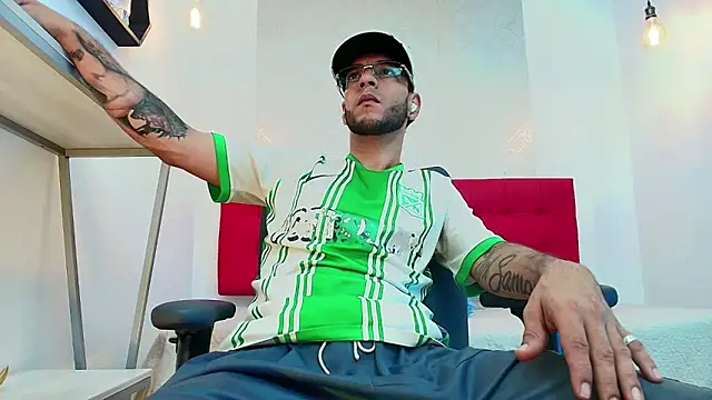 Snapshot of Andrey_u92 chatting on October 14, 2025, 8:42 pm Andrey u92 online show from October 14, 2025, 8:42 pm