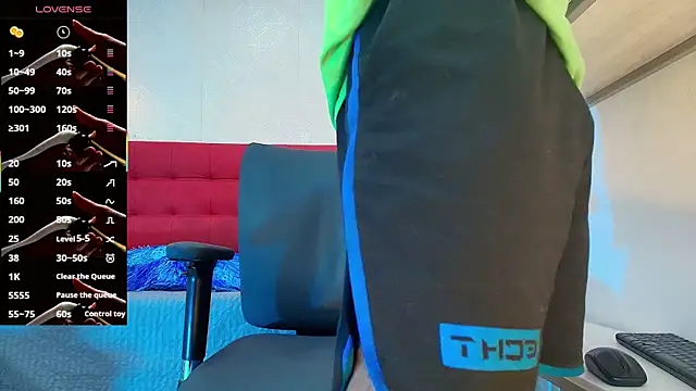 Snapshot of Andrey_u92 chatting on October 16, 2025, 7:59 pm Andrey u92 online show from October 16, 2025, 7:59 pm