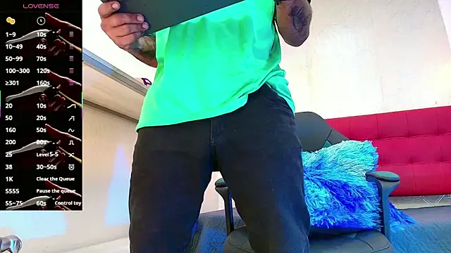 Snapshot of Andrey_u92 chatting on October 19, 2025, 10:10 pm Andrey u92 online show from October 19, 2025, 10:10 pm