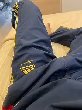 Snapshot of adidas-1995 chatting on November 17, 2025, 5:02 am adidas-1995 online show from November 17, 2025, 5:02 am