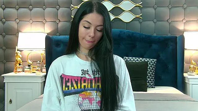 LeyaCass online show from January 5, 2025, 4:25 am