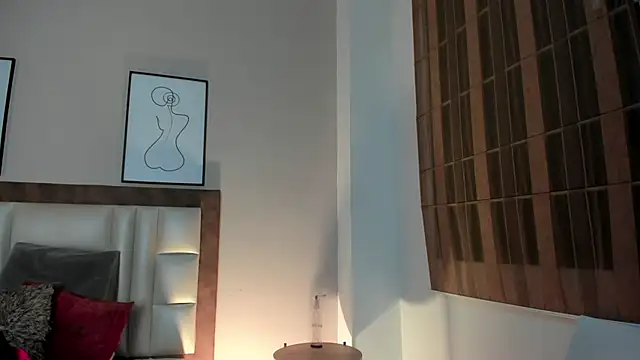 SabrinaWarrenn online show from January 28, 2025, 12:00 pm