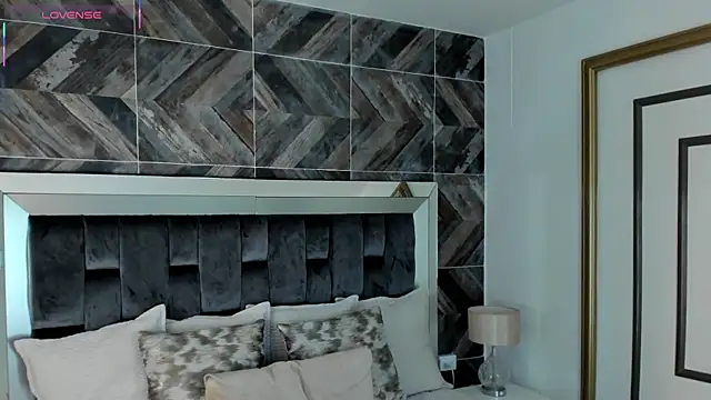 TaniaSmith1 online show from September 14, 2025, 11:04 pm