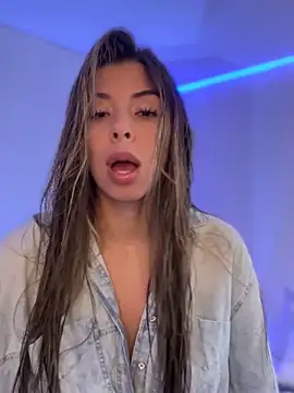 AmmyCollinsW online show from September 16, 2025, 8:32 pm