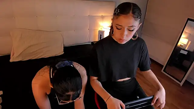 Snapshot of Cintya_Kros chatting on January 22, 2025, 4:55 am Cintya Kros online show from January 22, 2025, 4:55 am